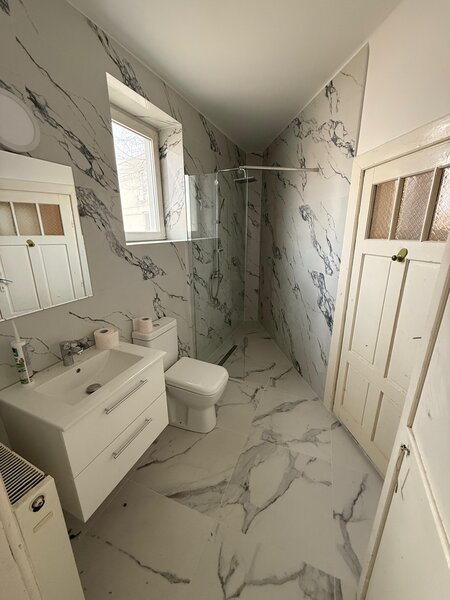 Iosia Piata Devei, Oradea